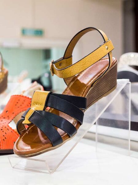 Expositores de metacrilato inclinados (cajas de 6 y 10 uds.)