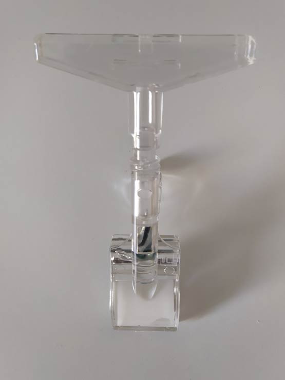 Pinza vista frontal cartel frutería con pinza 2024