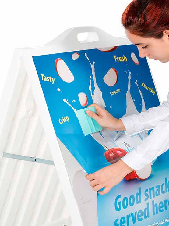 Gráfica adhesiva para caballete de acera