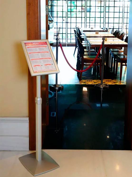 Porta Menús ajustable para actos y reuniones