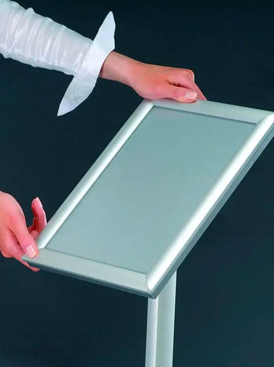 Porta Menús marco ajustable