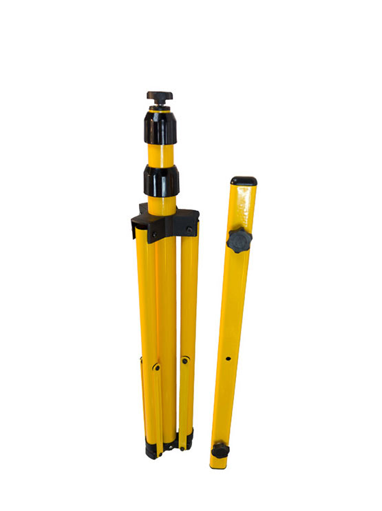 Trípode telescópico para focos LED de exterior plegado